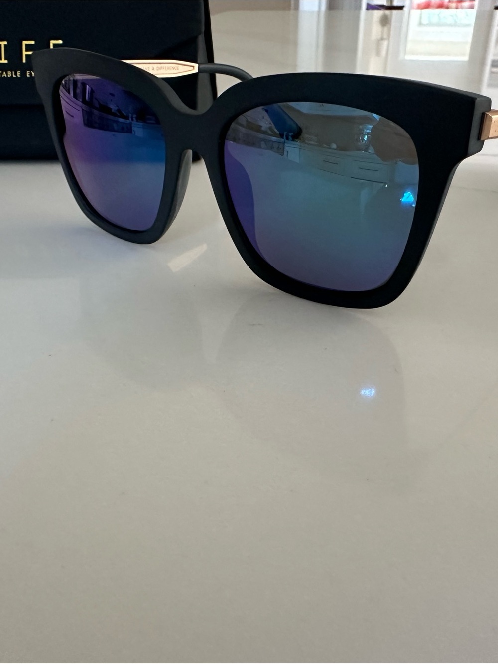 Diff Bella polarized black Sunglasses with Blue Mirrored Lenses